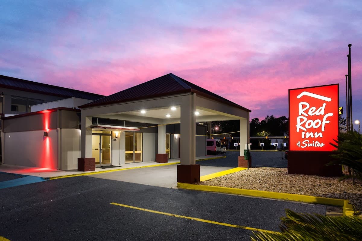 Red Roof Inn & Suites Statesboro - University, Hotel in Statesboro