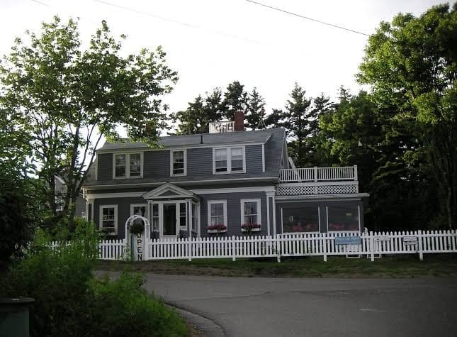 Pres du Port Bed and Breakfast, Bed & Breakfast in Stonington