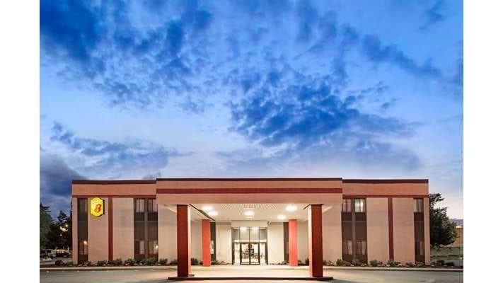 Super 8 by Wyndham Brockton, Hotel in Brockton