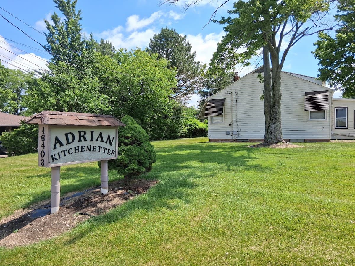 Adrian Kitchenettes, Motel in Strongsville