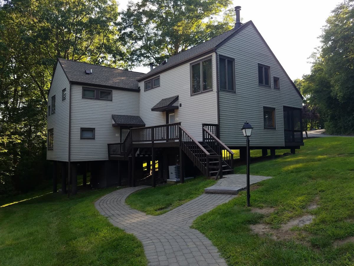 River Village Two, Hotel in East Stroudsburg
