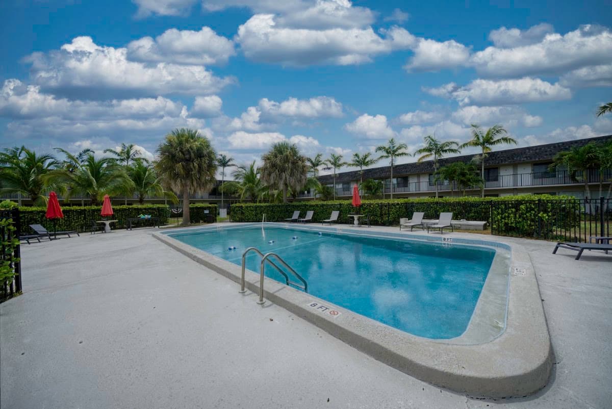 Riverwatch Apartments by Lowkl, Aparthotel in Jensen Beach
