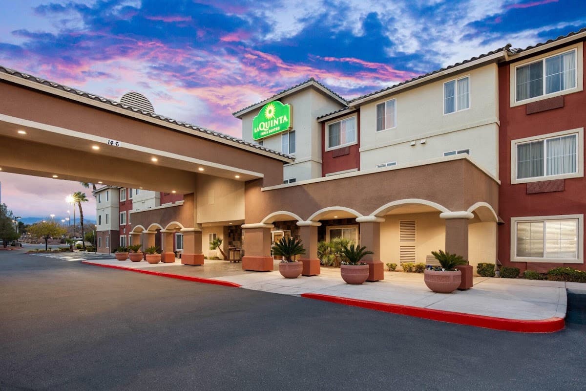 La Quinta Inn & Suites by Wyndham Las Vegas Red Rock, Hotel in Summerlin South