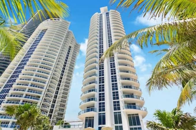 Ocean-view Condo Hotel Marenas Resort near Aventura Mall., Resort in Sunny Isles Beach