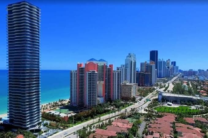 Beach Apartment at Condo-hotel, Hotel in Sunny Isles Beach