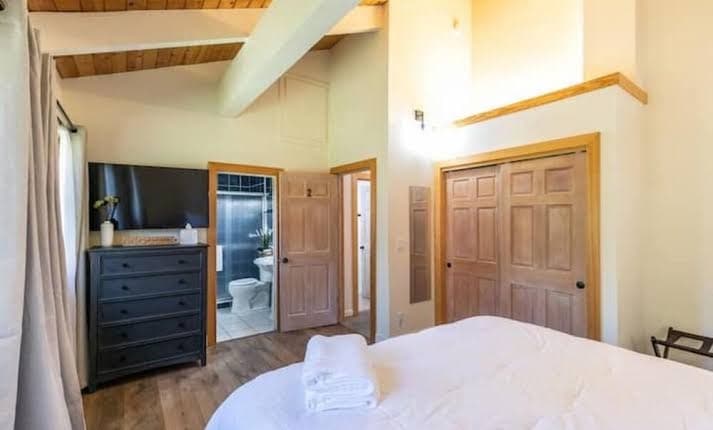 Tahoe Lakeview - Hot Tub/Beach Access/Game Room/Gym, Hotel in Sunnyside-Tahoe City