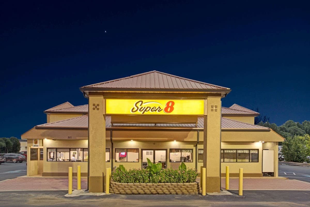 Super 8 by Wyndham Suwanee, Hotel in Suwanee