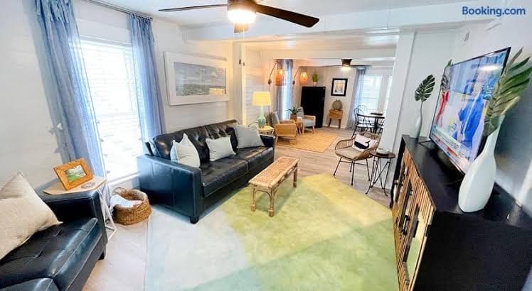 Historic Waterfront, Downtown, Boat Slip Avail - Entire Place, Holiday Home in Swansboro