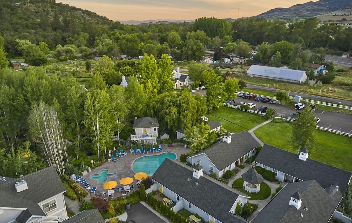 Lithia Springs Resort - Oregon's Mineral Waters Retreat, Hotel in Talent