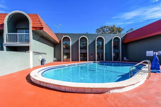 Econo Lodge Tampa near Busch Gardens, Hotel in Temple Terrace