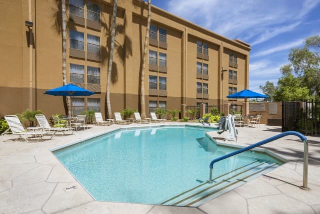 GreenTree Inn & Suites Phoenix Sky Harbor, Hotel in Tempe Junction