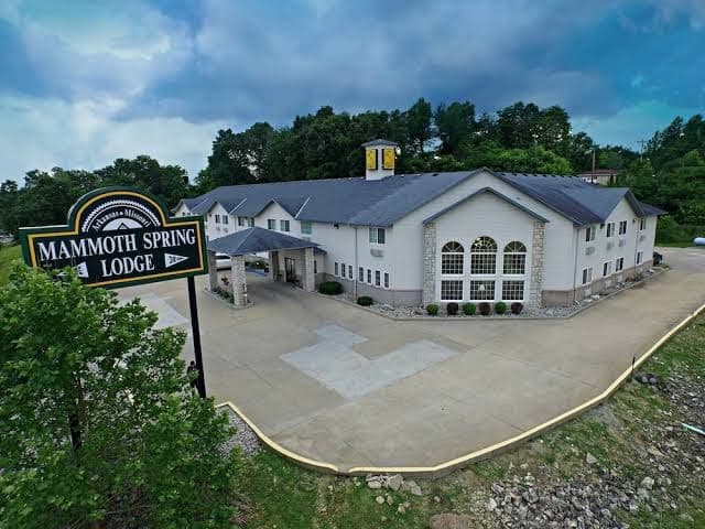 Mammoth Spring Lodge, Hotel in Thayer