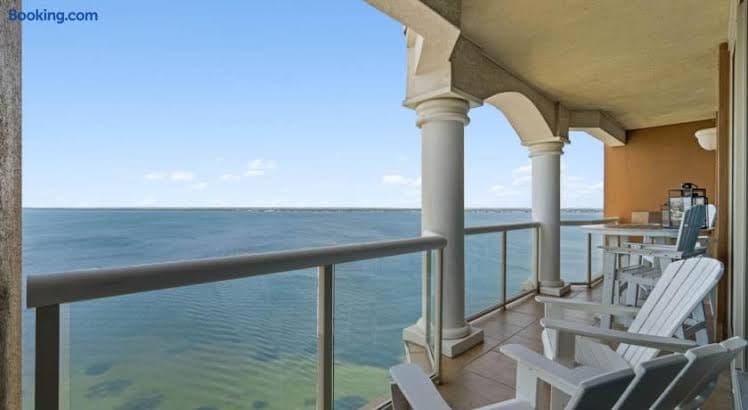 Portofino 4-1708 - Gulf and Sound Views - Entire Place, Holiday Home in Oriole Beach