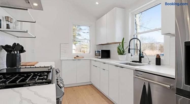 New Paltz Zen Wellness Cabin w/ Hot Tub - Entire Place, Holiday Home in Tillson