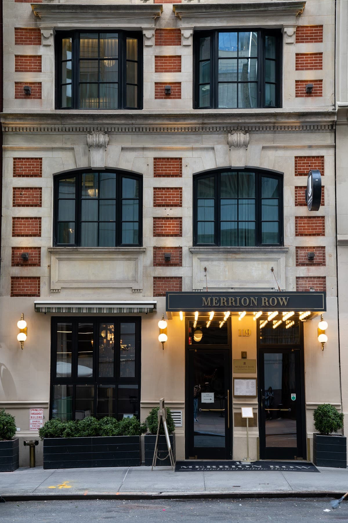 Merrion Row Hotel and Public House, Hotel in Times Square