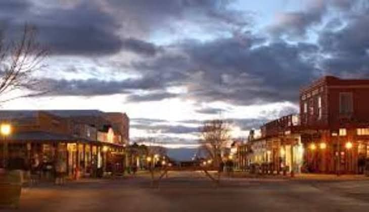 Stampede RV & Cabin Rental with Hot Tubs! Home of the "Shot Gun Cafe"!, Caravan Park in Tombstone