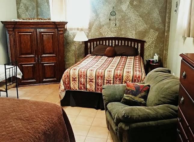 The Kirk on Vine Apartments, Hotel in Tooele