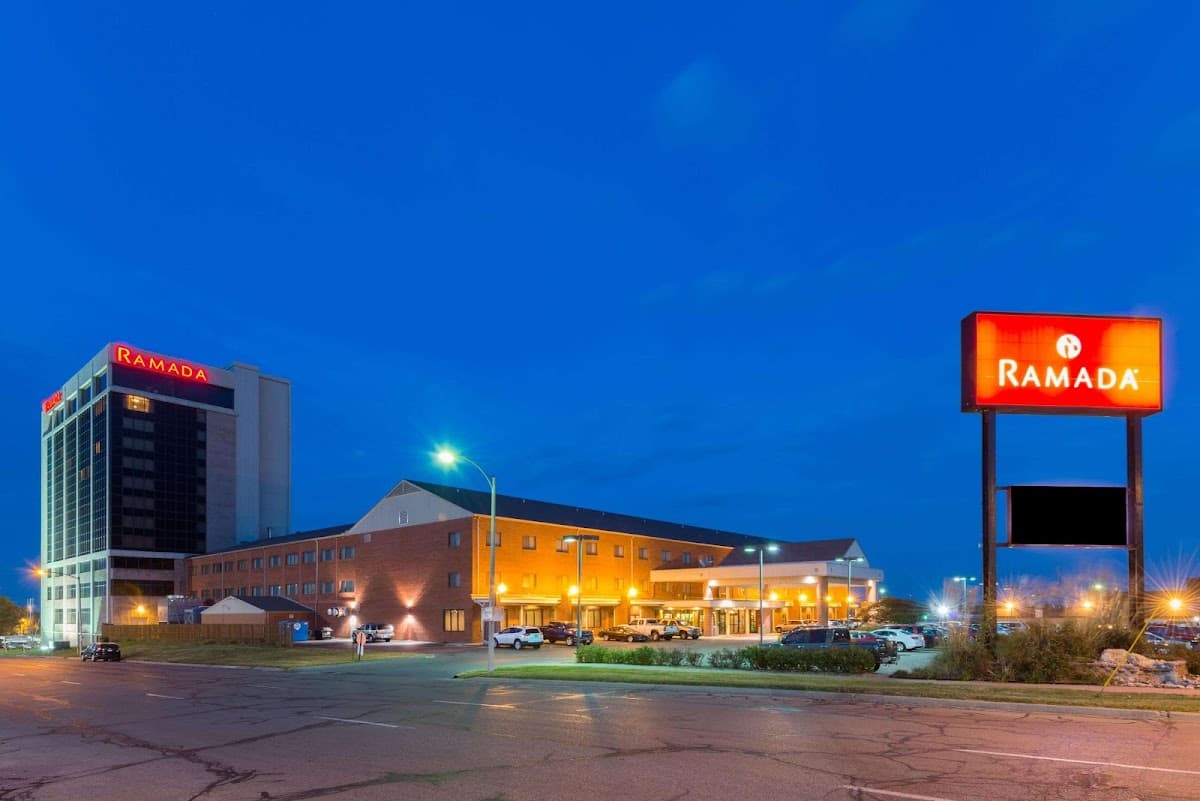 Ramada by Wyndham Topeka Downtown Hotel & Convention Center, Hotel in Topeka