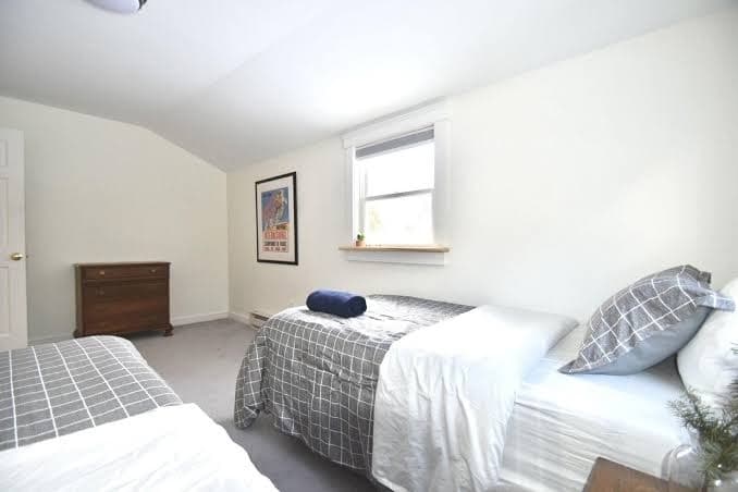 Whispering Pine 3BR 2Bath In Central Brunswick& Topsham, Hotel in Topsham