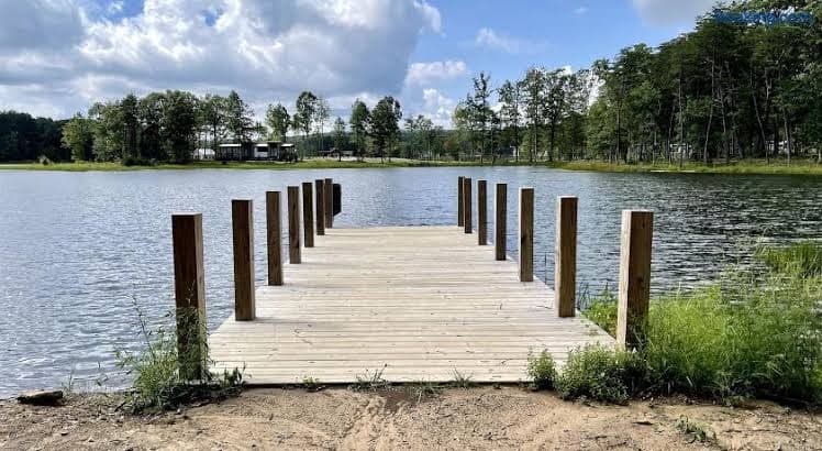 Cozy Cabin Getaway with Lake Views and Grilling Area in Tennessee - Entire Place, Holiday Home in Tracy City