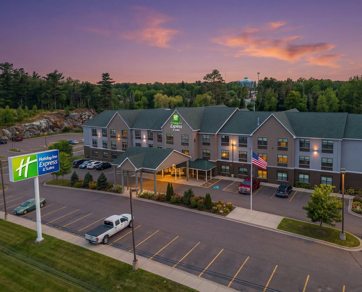 Holiday Inn Express & Suites Marquette by IHG, Hotel in Trowbridge Park