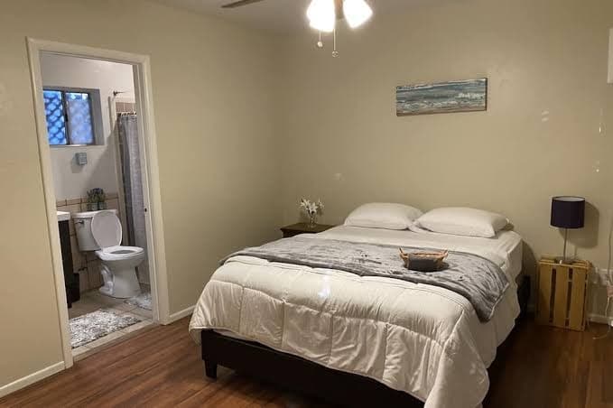 Charming and private guesthouse in the heart of Tucson, Holiday Home in Catalina Foothills