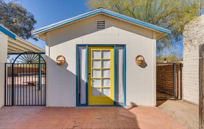 Adorable 1-Bedroom Guest House with Kitchenette, Holiday Home in Tucson