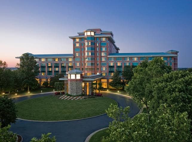 Lansdowne Resort, Hotel in University Center