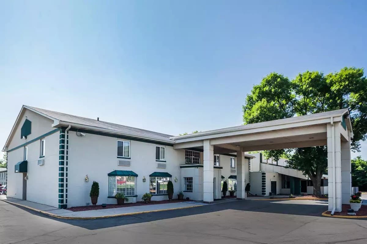 Quality Inn & Suites Des Moines - Merle Hay Road, Hotel in Urbandale