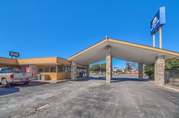 Americas Best Value Inn Uvalde, Hotel in Uvalde