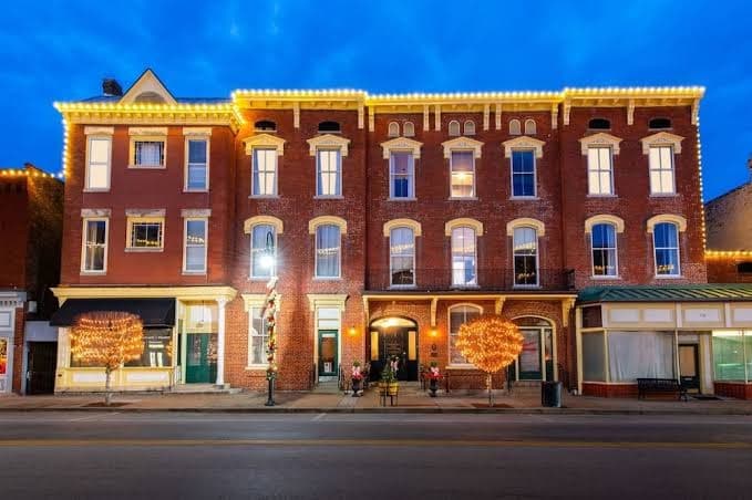 The Woodford Hotel Buyout — 8 Suites, Versailles KY, Hotel in Versailles