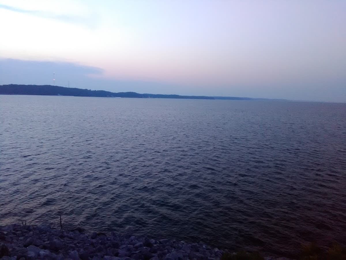 Ky Dam side, Hotel in Versailles