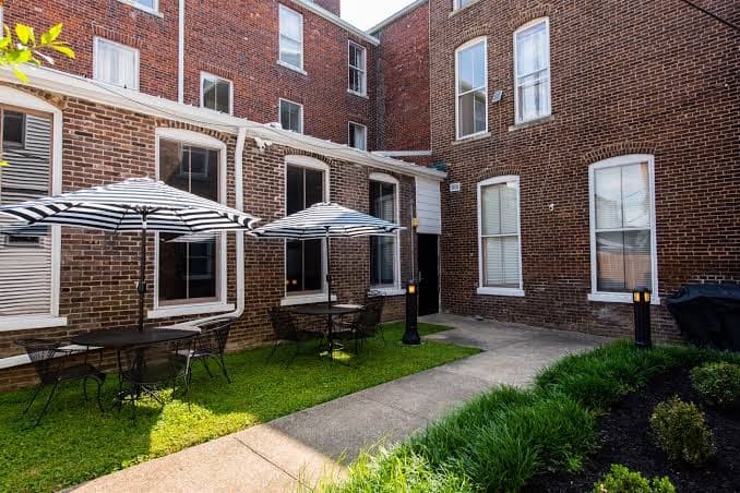 Four Roses Suite — The Woodford Hotel, Versailles KY, Hotel in Versailles