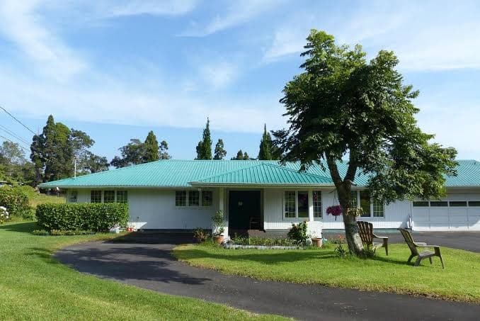 At the End of the Road Bed and Breakfast, Bed & Breakfast in Volcano