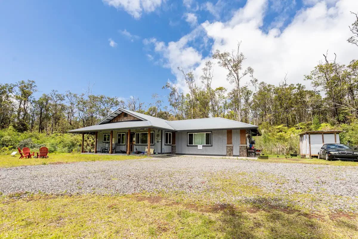 Cozy Volcanic Rainforest House, Bed & Breakfast in Fern Forest