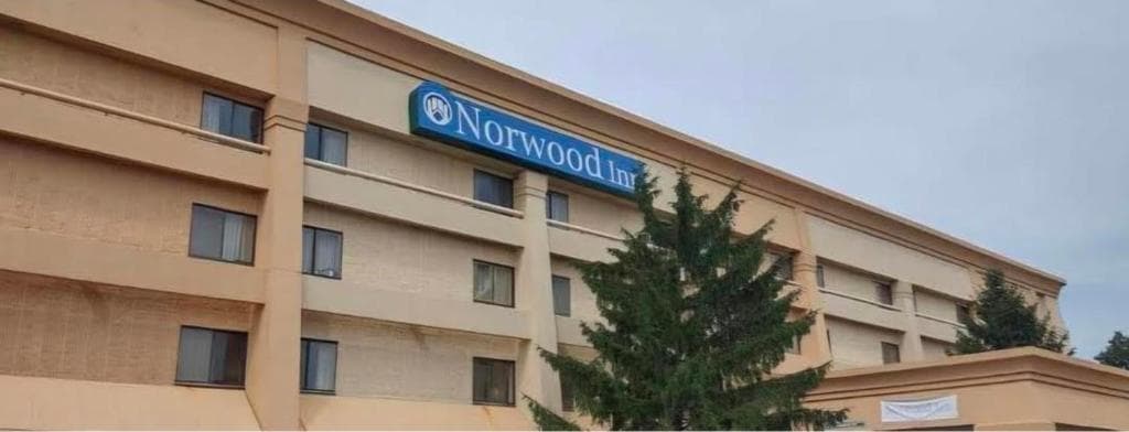 Norwood Inn & Suites by BlissPoint Post Rd Indianapolis, Motel in Warren Park