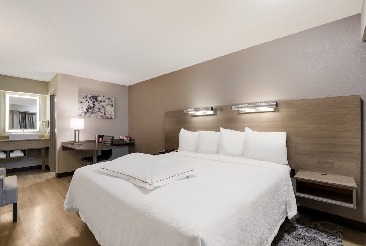 Red Roof PLUS+ Chicago - Naperville, Hotel in Warrenville