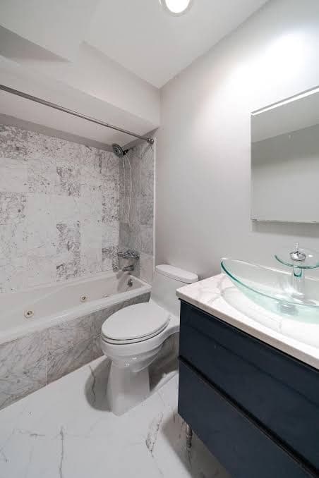 Logan Mansion Suite 1 2 Bedroom Apartment Hotel, Hotel in Shaw