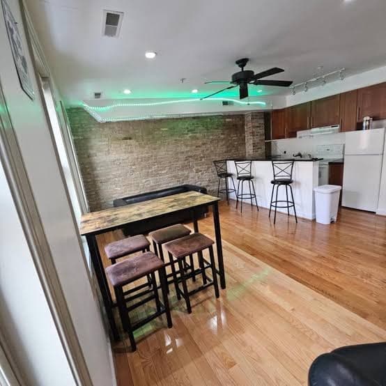 Dc Playhouse Bed and Breakfast Hotel - Standard Double Room with Shared Bathroom, Bed & Breakfast in Adams Morgan