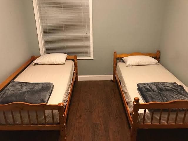 102 Private Room-Double Twin Bed in CoHi DC!, Hotel in Columbia Heights