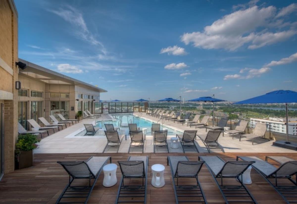 Global Luxury Suites at South Arlington, Hotel in The Wharf