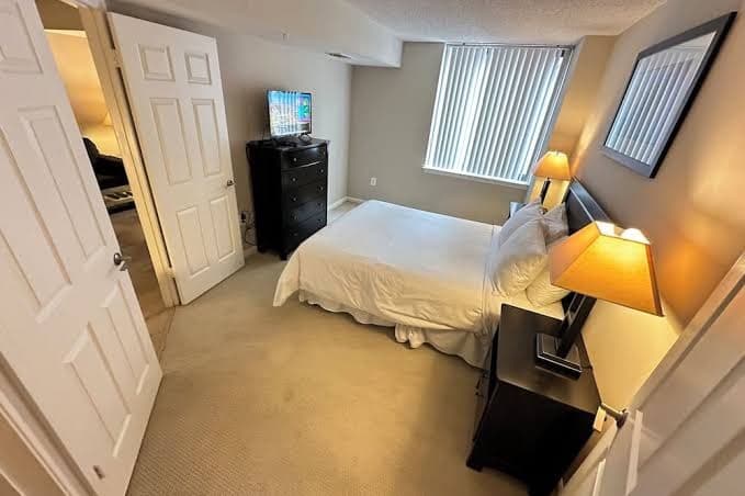 NEW 2BR /2BA Furnished Apt in Prime Location of Arlington, VA -Amenities!, Hotel in Rosslyn