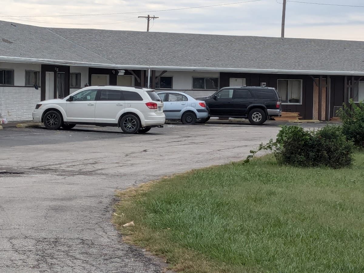 Capri Motel By OYO Elwood, Wathena, Motel in Saint Joseph