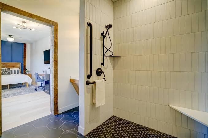 The Mill Hotel: 205 - Queen Suite, Hotel in Waunakee