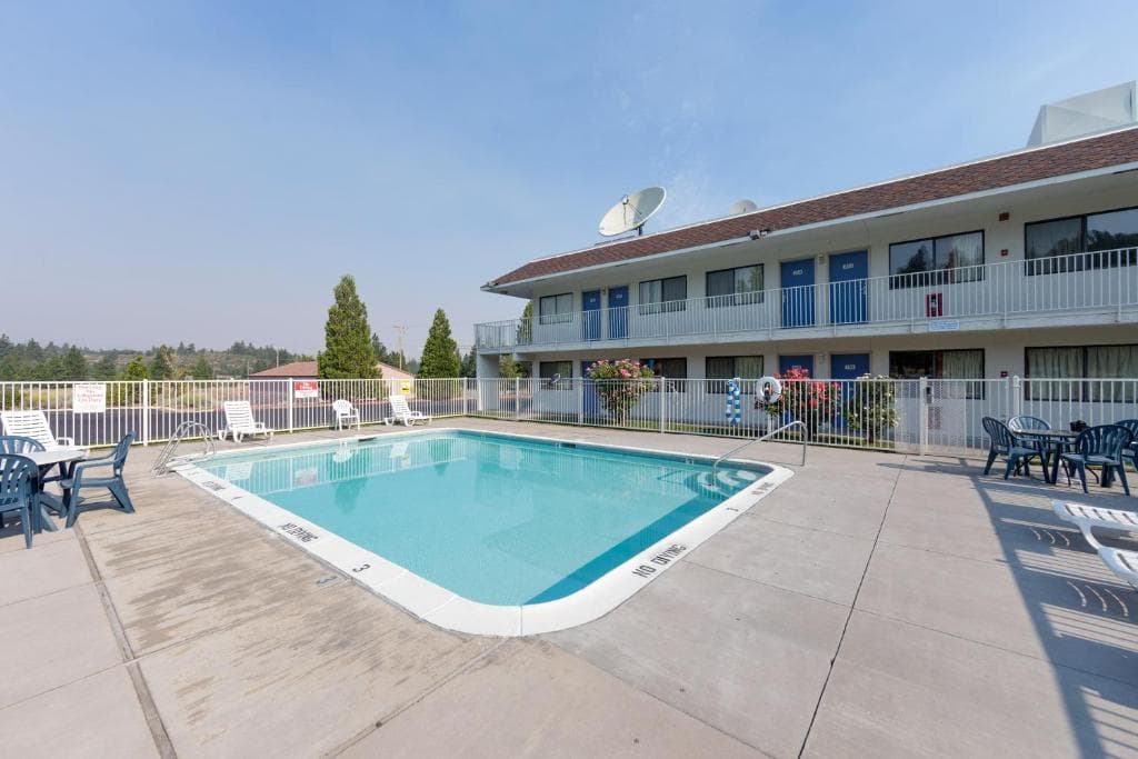 Shasta Vista Inn & Suites, Hotel in Weed