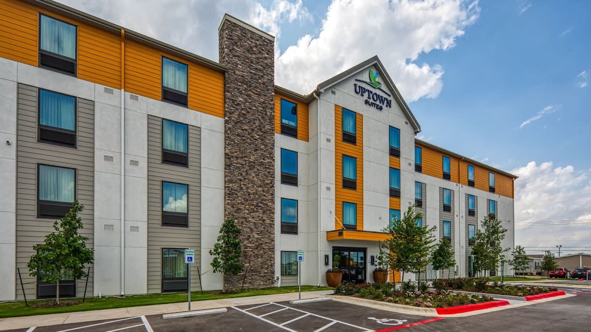 Uptown Suites Extended Stay Austin, TX – Round Rock, Aparthotel in Windemere