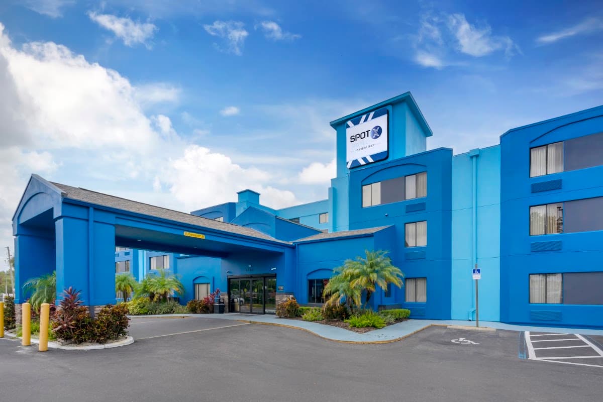 SPOT X Hotel Tampa - Wesley Chapel by The Red Collection, Hotel in Wesley Chapel