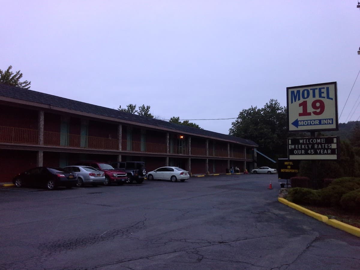 Motel 19, Motel in West Hurley