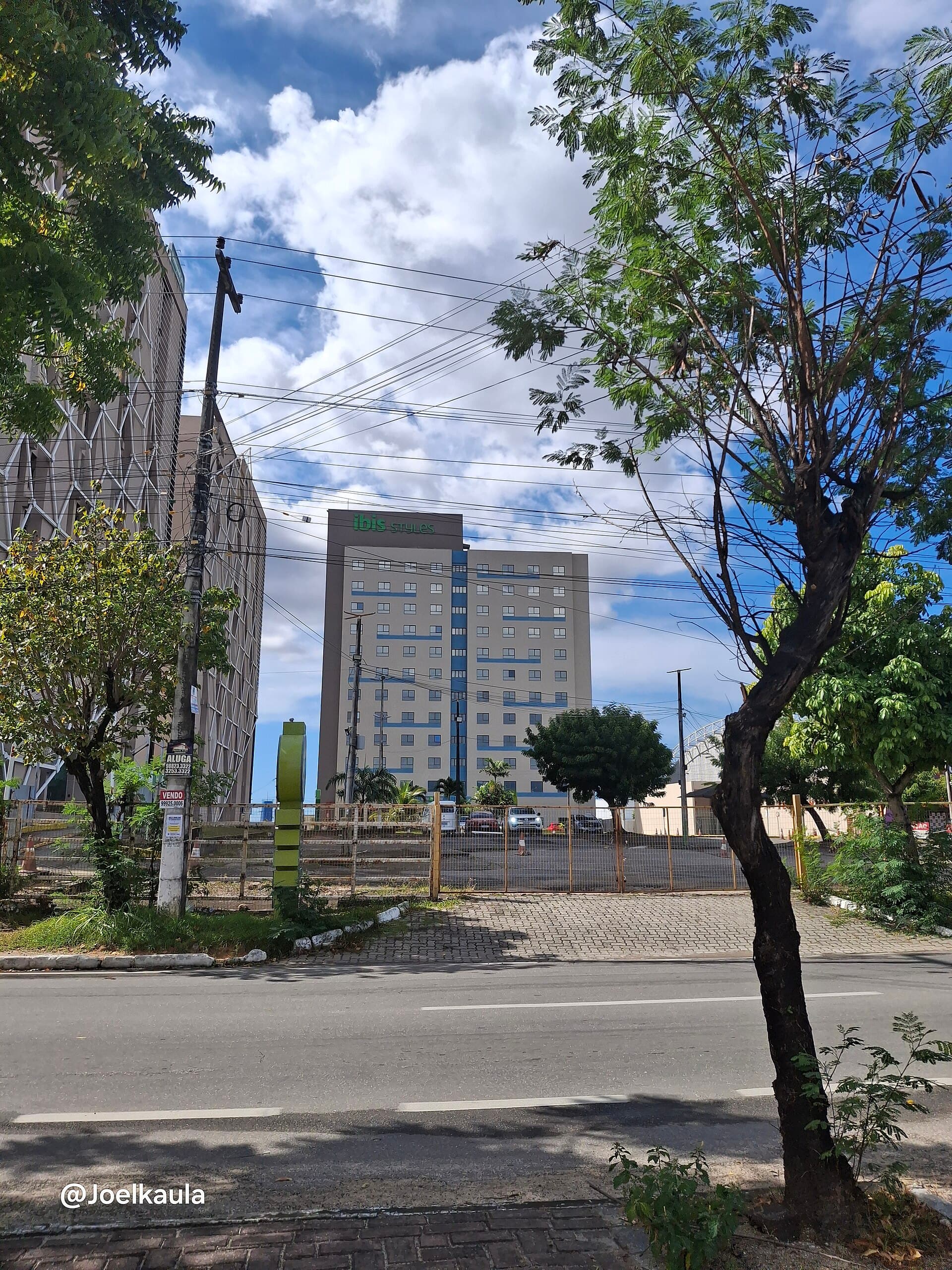 ibis Styles Maracanaú (via Wikimedia Commons, CC BY-SA 4.0)