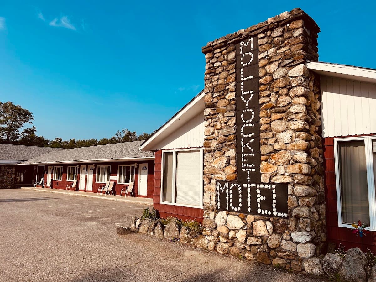 Mollyockett Motel & Swim Spa, Motel in West Paris